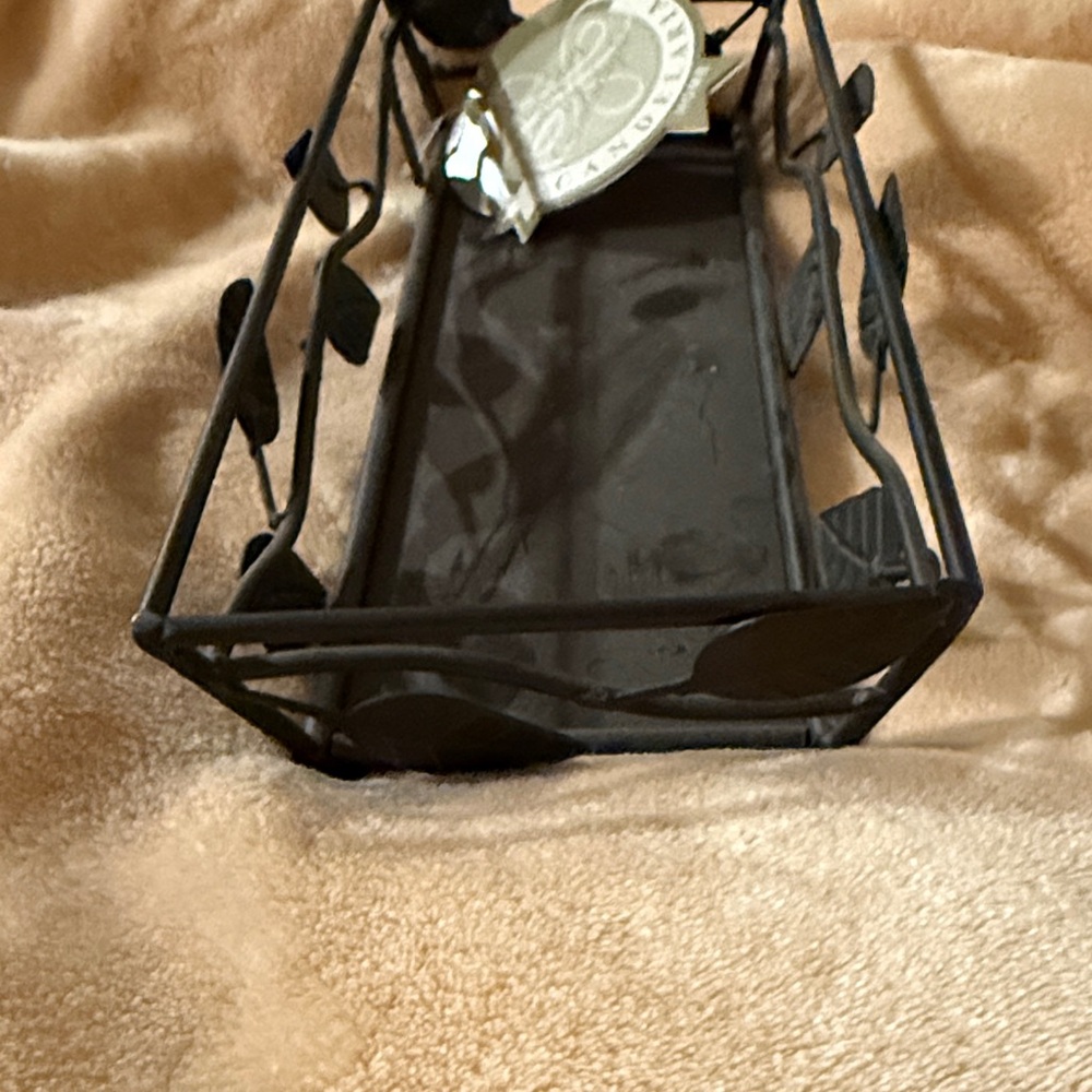 Elegant Black Metal Leaf Design Tray - Picture 5 of 6